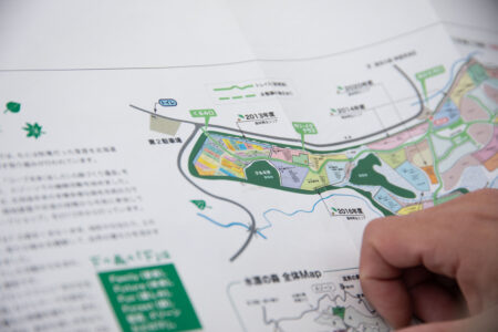 牧場だった場所を100年前の森の姿へ。試行錯誤を重ね、学び続ける森づくり